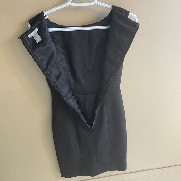 H&M fitted lined sleeveless back zip black dress. Size 2. - Picture 6 of 6